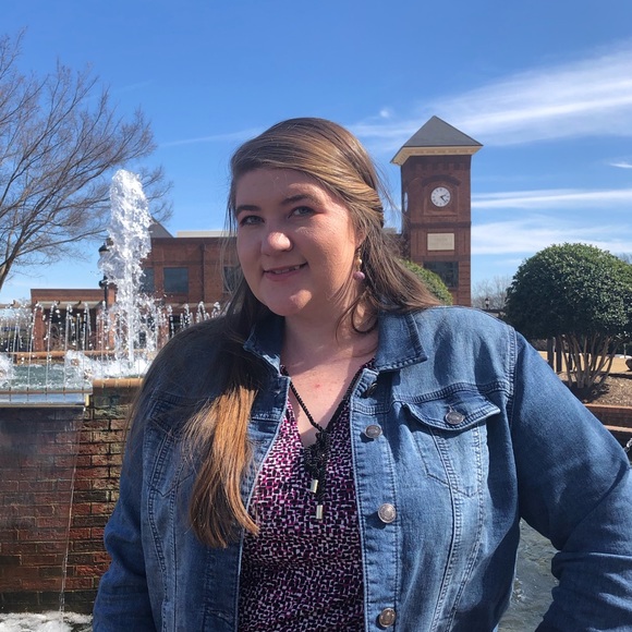 Meet your Posher, Meagan - Picture 2 of 4